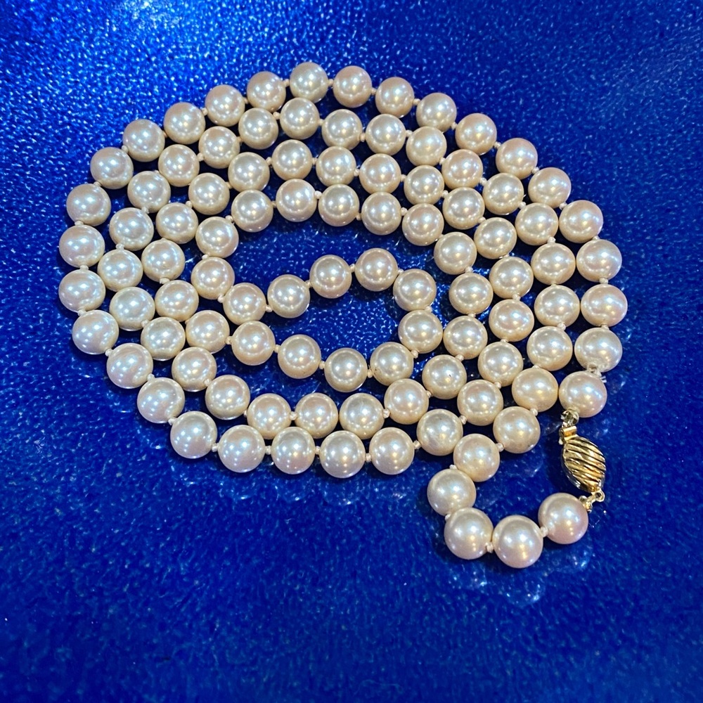 34” Marvella Pearls Vintage with Goldtone clasp & Excellent Luster faux strand
